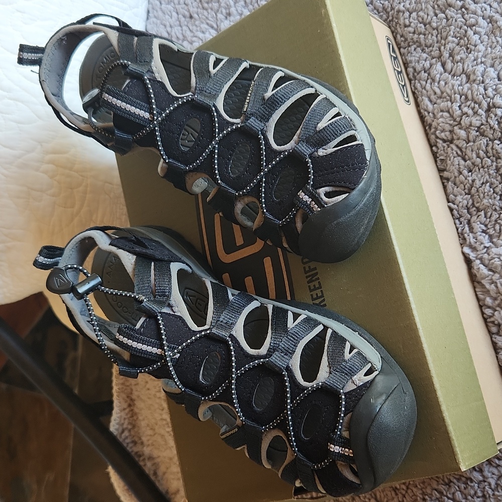NIB Keen Whisper Sandals